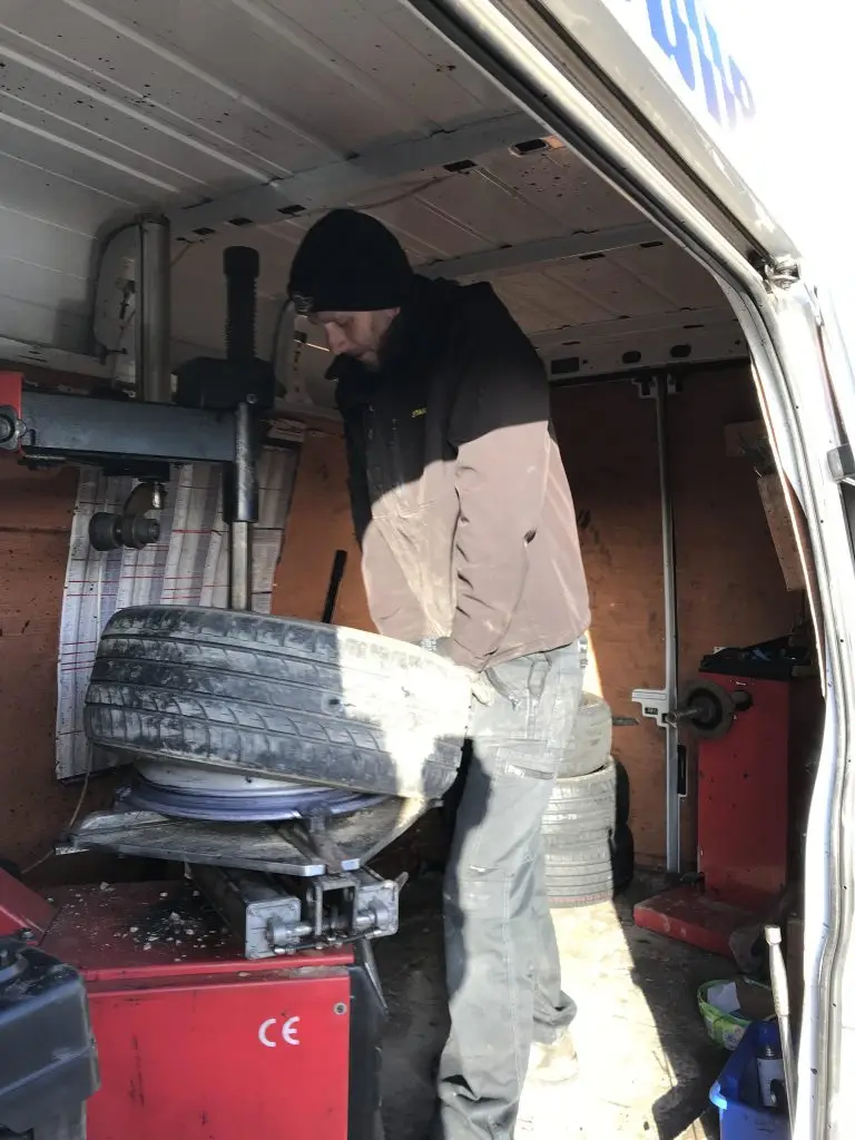 Mototyres 2 u mobile tyre fitting workshop puncture repair.