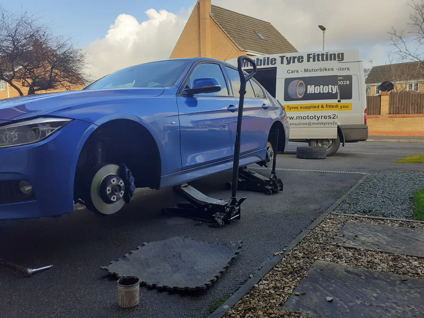 Mototyres 2 u Mobile Tyre fitting Lincolnshire Holbeach Tyres BMW having 4 tyres fitted changing from runflats to none runflat conventional