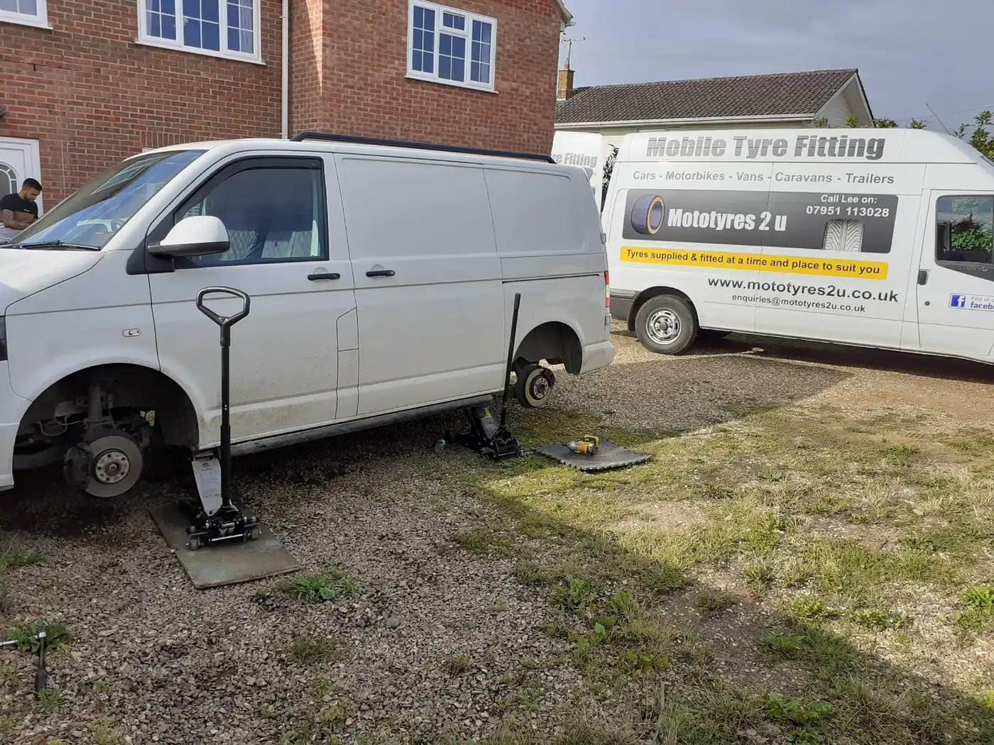 Mototyres 2 u Mobile Tyre fitting Lincolnshire Holbeach Tyres Van on driveway at home